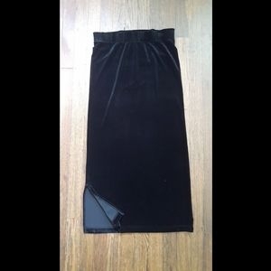 Maggie & Zoe Long Black Velvet Stretchy Skirt